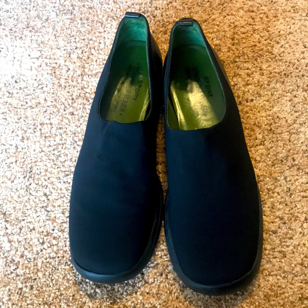 Woman’s slip on black size 11 Donald J Pliner made in Italy worn a few times.
